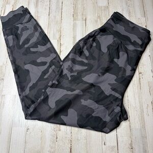 Old Navy Active Powersoft High Rise Jogger Women’s XL Go Dry Camouflage Camo